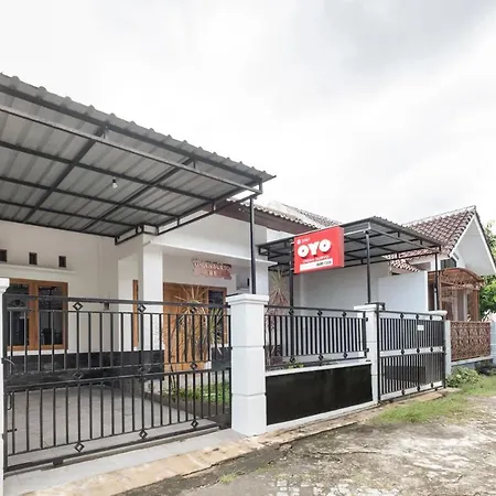 OYO 3267 Omah Suryo-2